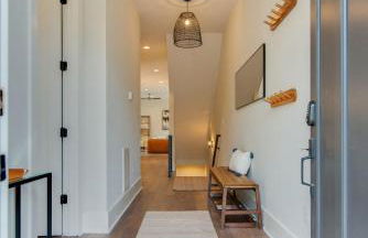 2 Homes, 7BR Rooftop Getaway In Trendy Town Near Downtown, 5 Mins to Nissan Stadium, Less than 10 Mins to Broadway, 24 Hr Hospitality, Great for Groups - Foto 13