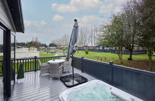 Country Cabin with Hot Tub - Foto 12