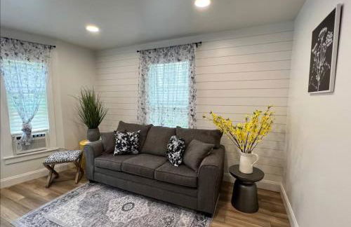 Sacred Heart HospitalHuckleberrysMin to Dwntn - Foto 1