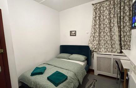 LARGE SELF CATERING HOUSE WITH WiFi CLOSE TO TRANSPORTS - Photo 14