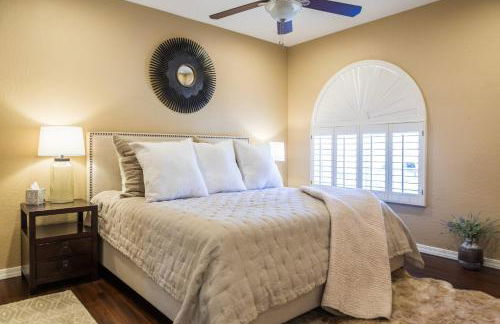 Desert Paradise Pool Spa Pickleball Putt Green - Foto 38