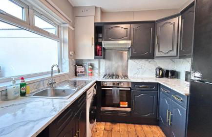 Fully Furnished New Malden 3BDR Home with Parking Washer Dryer and Garden near Kingston - Foto 28