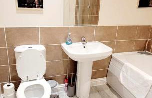 Apartment 4 - striking, 2 bedroom luxury apartment - close to town, mainline rail & theatre - Photo 16