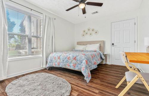 New 4BR 4BA AU Oasis 2 Mins to Downtown & Stadium Sleeps 10 - Foto 18