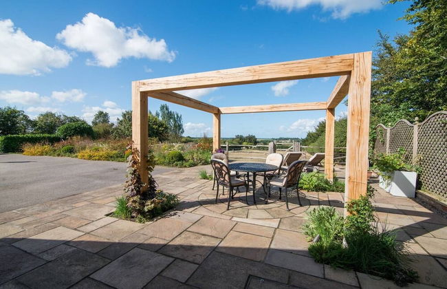 Super Spacious Barn Conversion With Free Wifi, Netflix Fireplace - Photo 48