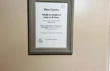 Luxury 2-Bed Apartment,Office with Built-In TV King Bed, Private Entrance and free Parking - Foto 62