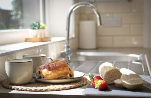 Contractor Friendly 2-Bed - Fast Wi-Fi & Netflix - Photo 11