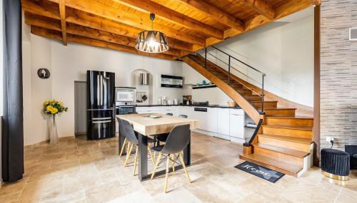 Welcome to JIM House - Photo 2, stove