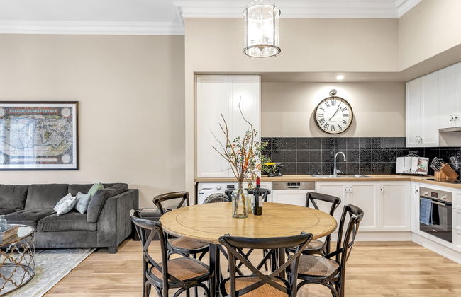 Grandview Accommodation - The Elm Tree Apartments - Photo 23