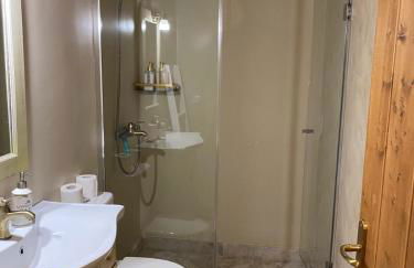 Cheerful 3 bedroom cottage with indoor fireplace - Foto 23