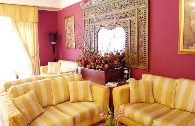 Greta Rooms Hotel - Photo 9