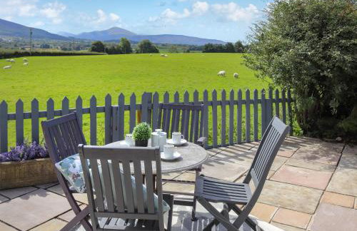 Pencefn Cottage - Photo 3