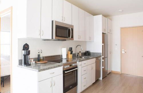 The Brady Corner Suite - Near Fiserv with Balcony - Foto 11