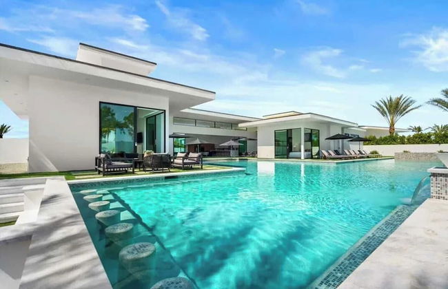 Sleeps 20 7-bedroom Villa w/ Pool, Putting Green & Hot Tub Bravo Villa #11 by Avantstay - Foto 5