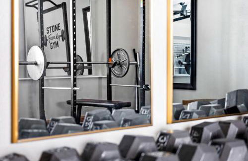 Great Falls Luxe Haven 4BR Gym Office and Hot Tub - Foto 47