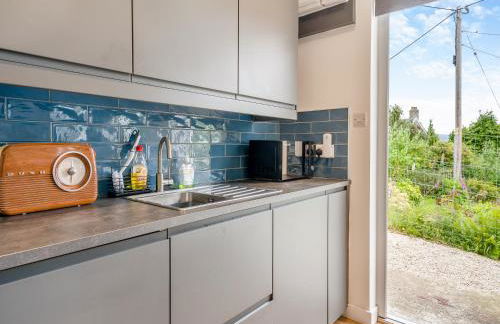 Sea Breeze Cottage - Photo 8