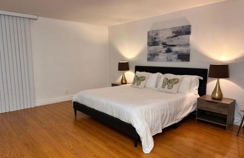 Venice Beach Lux Retreat Coastal Apartment Haven - Photo 22