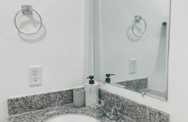 3BR Townhome 15mins from Downtown Sleeps 6 - Foto 49