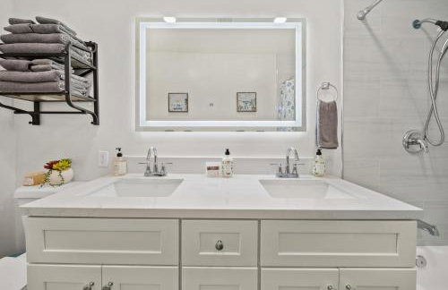 Dreamy & Relaxing Gem With Backyard - 12mins to DT LA - Foto 48