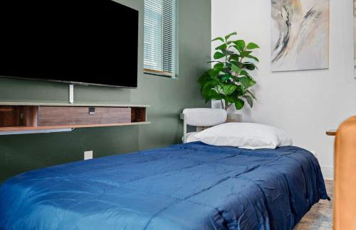 PFR Suites - Highland, 3BR 2BA Shadyside Condo, 2 Decks and Off-Street Parking - Foto 42