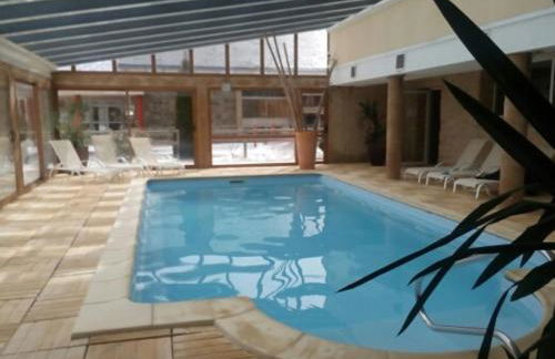 CHEZ LYLi & COMPAGNIE, PISCINE, JACCUZZI, SALLE DE SPORT - Foto 14