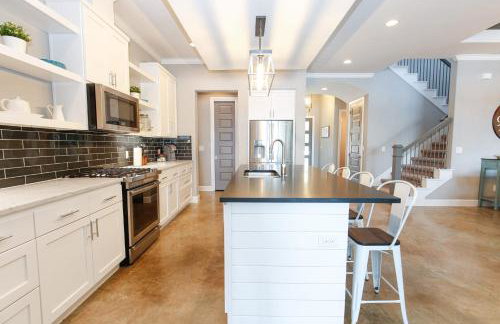 Luxury Lake LBJ House with Heated Swimming Pool and Spill Over Hot Tub and 2 Boat Slips - Foto 13