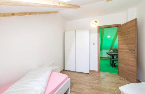 5 Bedroom Amazing Apartment In Viskovo - Photo 39