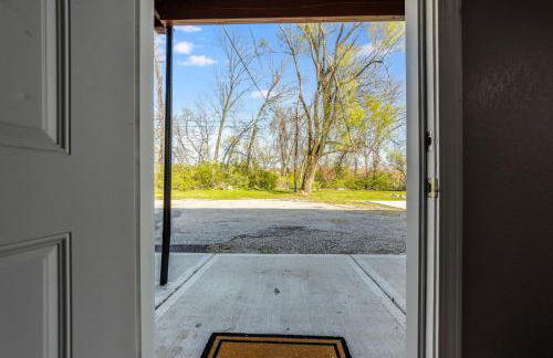 Home in Kansas City 15 mins to KCI with a KING bed and workspace - Foto 12