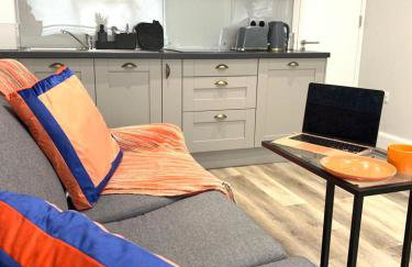 Stunning 1-bedroom annexe flat with own entrance near London - Photo 25