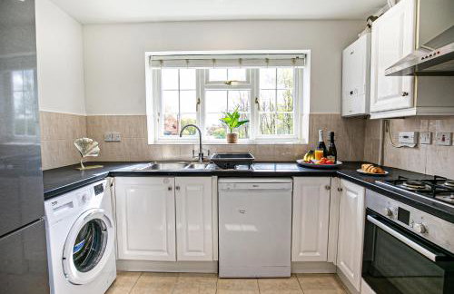 Milton Keynes for Families and Contractors with Private Parking - Foto 7