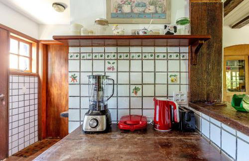 Casa dos Pássaros na areia a 20m da Praia da Baleia com 3 suítes e 1 dorm com ar condicionado, wifi, smart tv, cozinha completa e churrasqueira - Foto 43