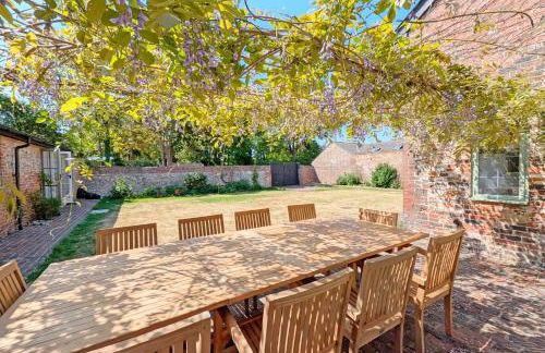 Shires Barn Farmhouse - Westbourne - Photo 6