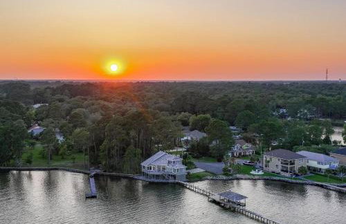 FEATURED ON HGTV'S MY LOTTERY DREAM HOME! Private dock, 15 minute boat ride to Crab Island, 20 minute drive to Destin, Pet Friendly - Foto 43