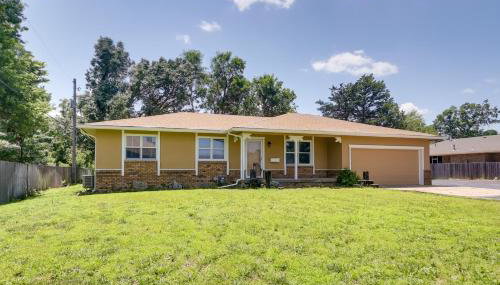 Group Getaway with Private Yard in Wichita! - Foto 2