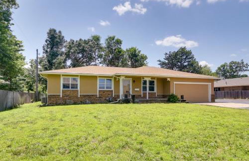 Group Getaway with Private Yard in Wichita! - Foto 2