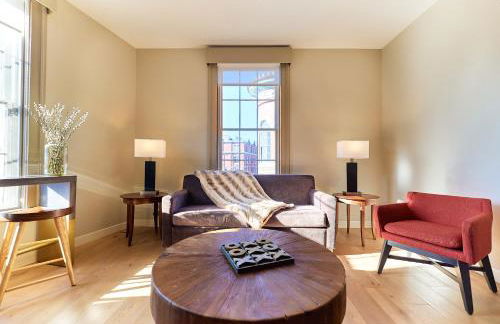 The Docent's Collection - Photo 51