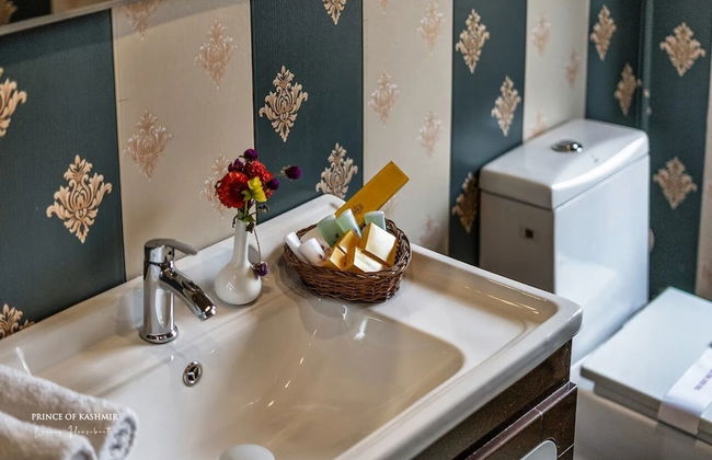 Prince of Kashmir Luxury Houseboat - Foto 8