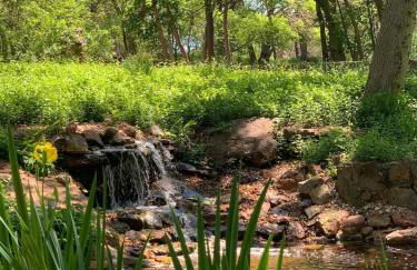Cozy Cabin on Route 66 with Hot Tub- Edmond, OK - Foto 11