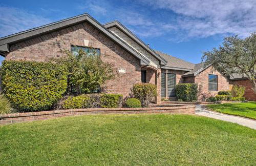 Luxe Midland Retreat with Patio, Grill and Yard! - Foto 34