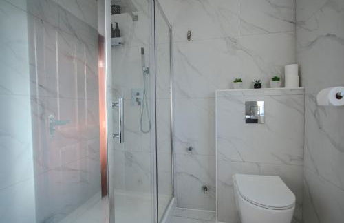 Modern & Spacious 4-Bedroom Home, Family & Contractor Friendly, Manchester - Foto 51