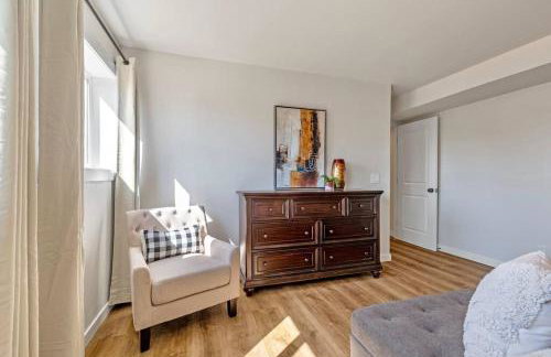 Tastefully Remodeled 4 Bedroom Home with Rainier View - Foto 18