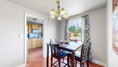 Cool Stay Near Rapids Stadium Ideal for Sports Fans - Foto 3