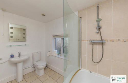 Rocester Rest close to Alton Towers & JCB, Netflix - Foto 19