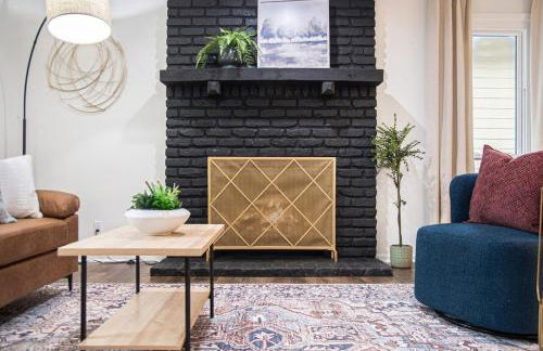 Cozy & Elegant Gem Fenced Yard BBQ & Games - Foto 8