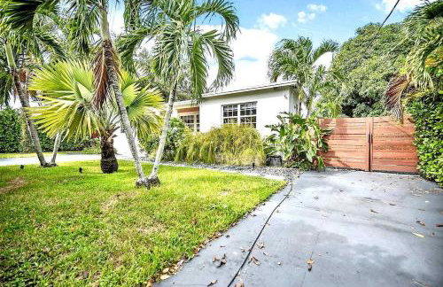 Bright 4BR North Miami Villa Close to Beaches and Huge Backyard - Foto 8