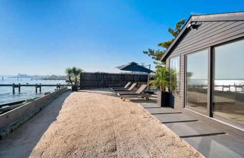 Black Swan- Beachfront Home with Year-Round Jacuzzi - Foto 5