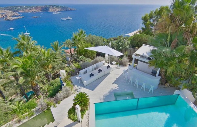 Striking Villa With Terraced Garden - Foto 23