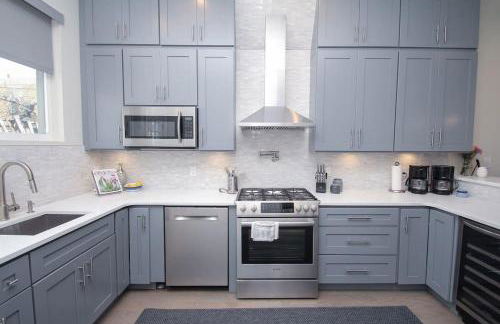 Sleek & Posh 4Bed-3 5Bath - RoofDeck - Sleeps 12 - Foto 1