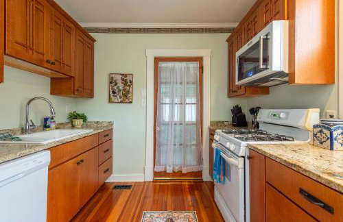 Bohemian Family Friendly 2BR Home-Near Biltmore - Foto 11