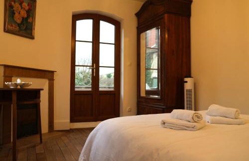 Maison au pied des remparts - Foto 1